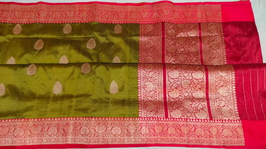 Beautiful katan Banaras Kaduva butta saree in meganthi green with red colours