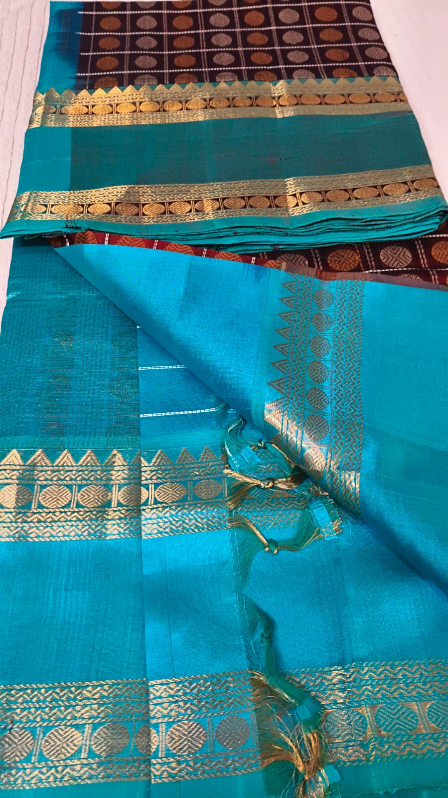 1000 butta silk cotton Saree in coffee with blue rettaipet border