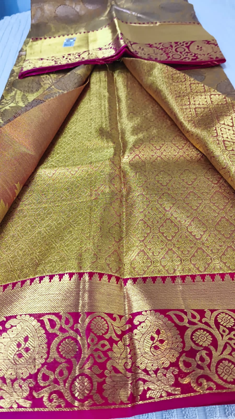 Handloom pure kanjivaram silk saree  bridal silk golden color with tissue all over pure golden jari all over onion colour all over red border 